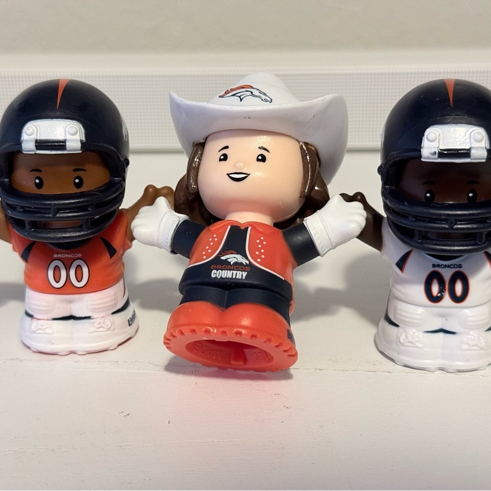 Denver Bronco Kids Figurines Set- Cheerleader and Players